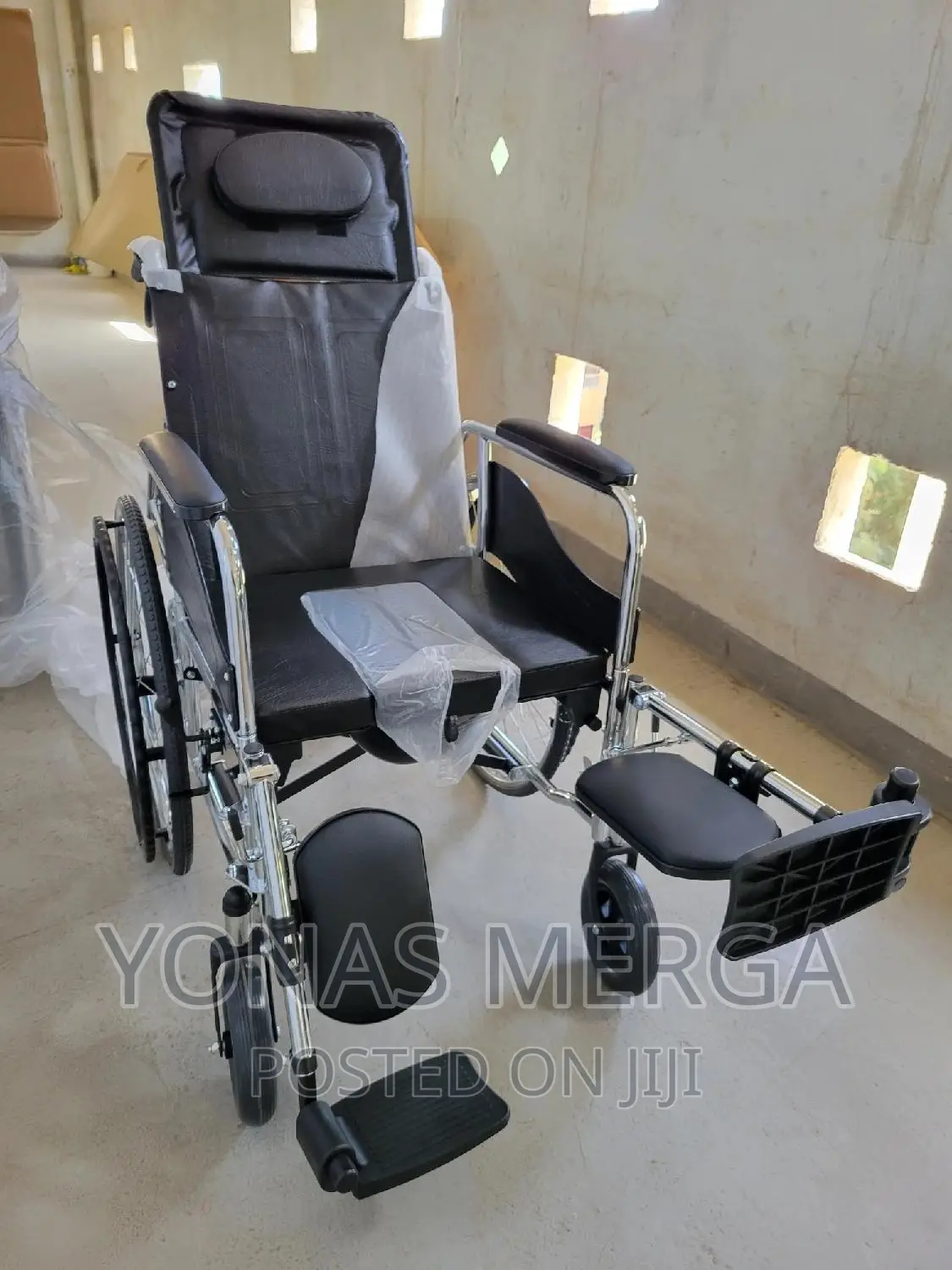 Commode Chair/3in 1 Wheelchair, 180° Adjustable Full Lay