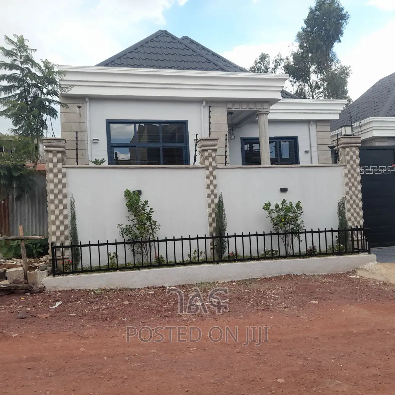 3bdrm Villa in ፊጋ አካባቢ በጣም ማራኪ ቪላ, Bole for sale