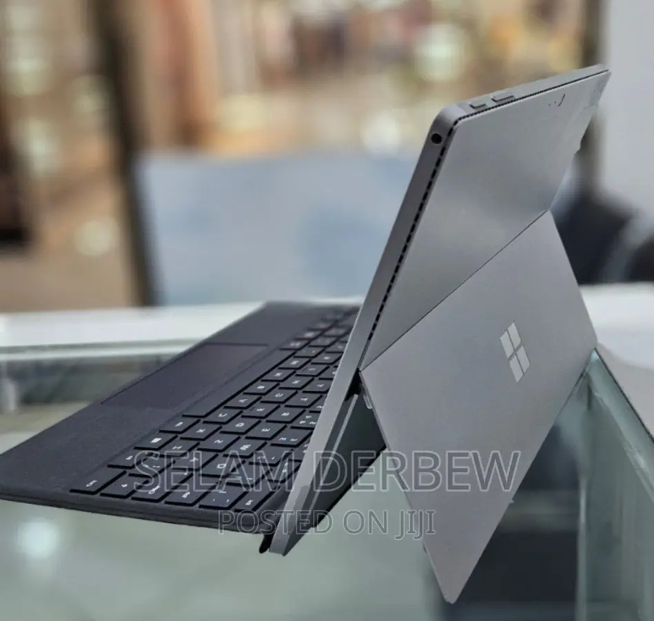 New Laptop Microsoft Surface 8GB Intel Core I5 SSD 256GB