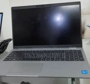 New Laptop Dell Precision 5520 16GB Intel Core I5 SSD 512GB