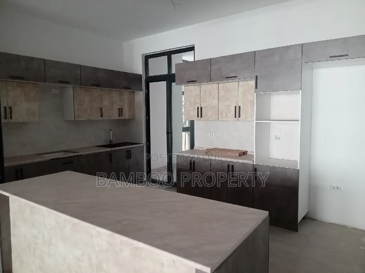 4bdrm Apartment in Bole for sale