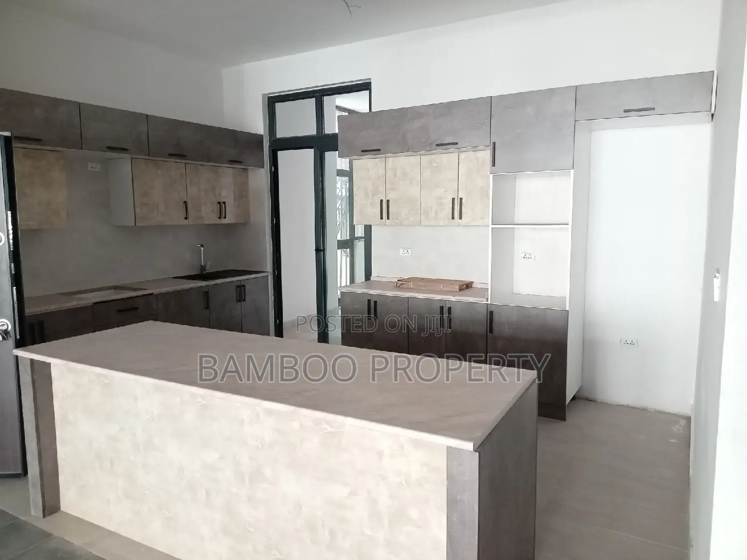 4bdrm Apartment in Bole for sale