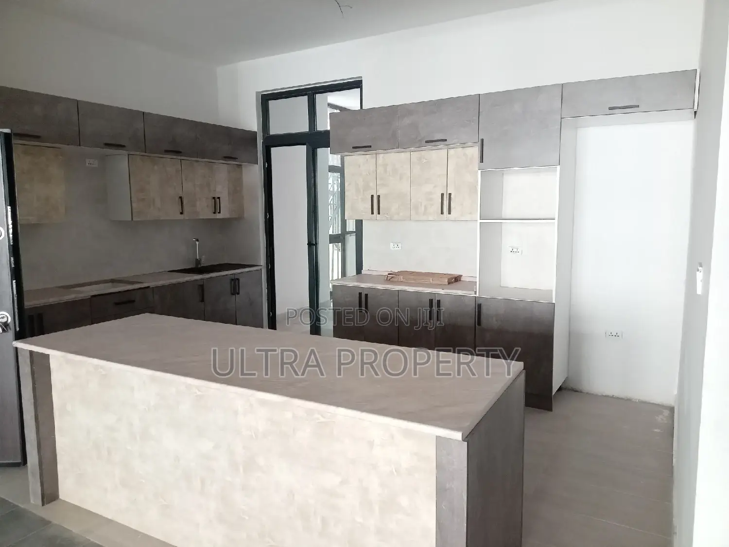 4bdrm Apartment in Bole for sale