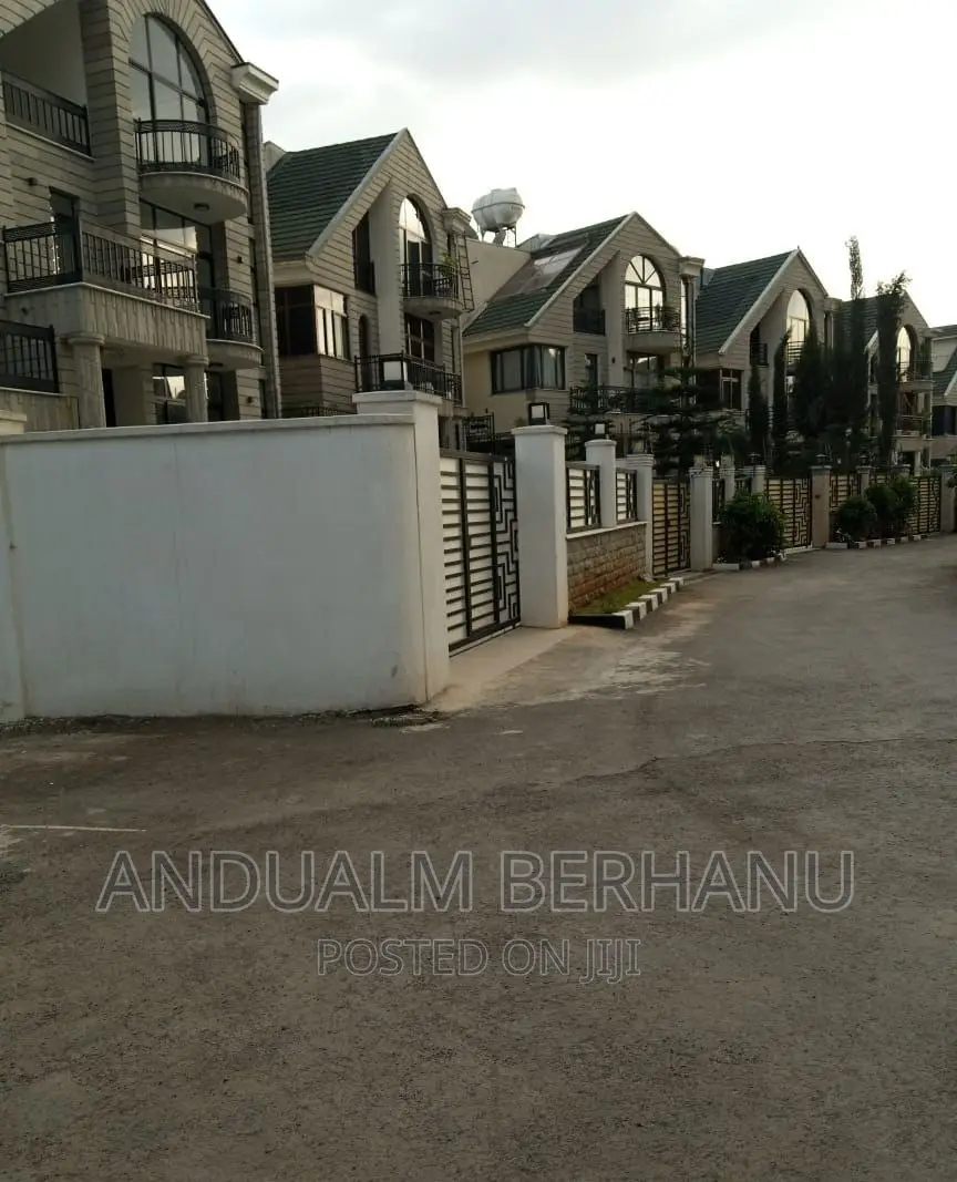 7bdrm Villa in Bole for sale