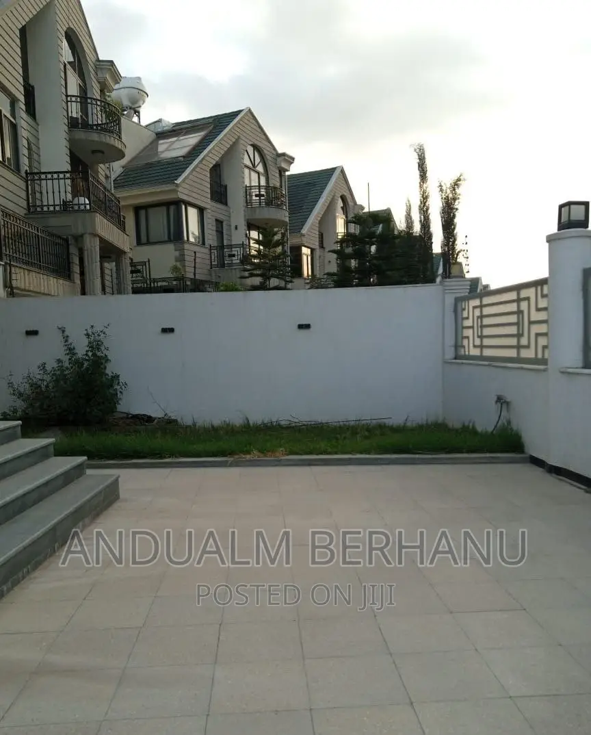 7bdrm Villa in Bole for sale