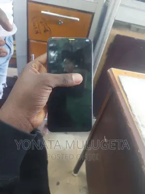 Photo - Samsung Galaxy A10 32 GB Blue