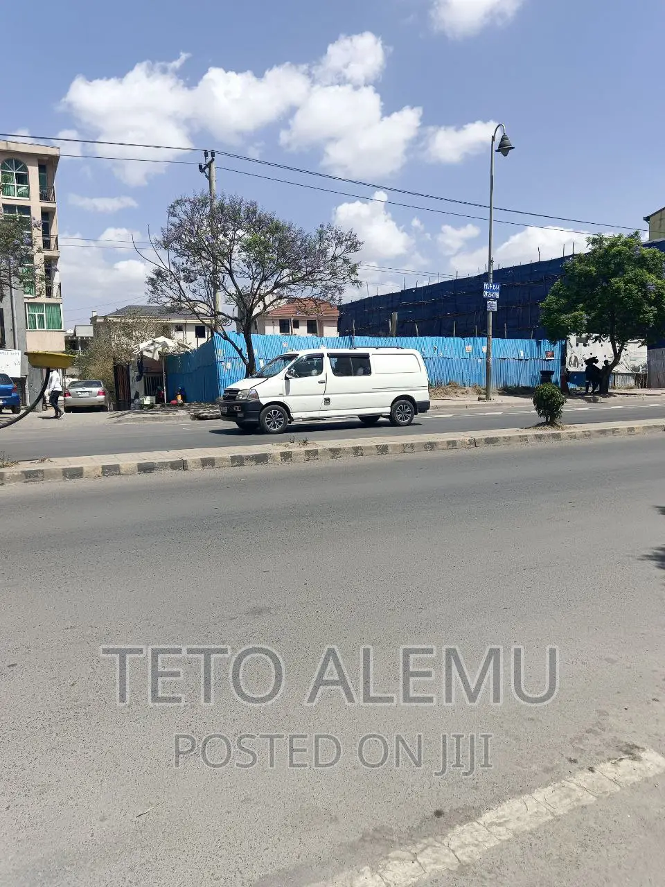 የሚሸጥ ቦታ ለቡ ዋና አስፓልት ላይ