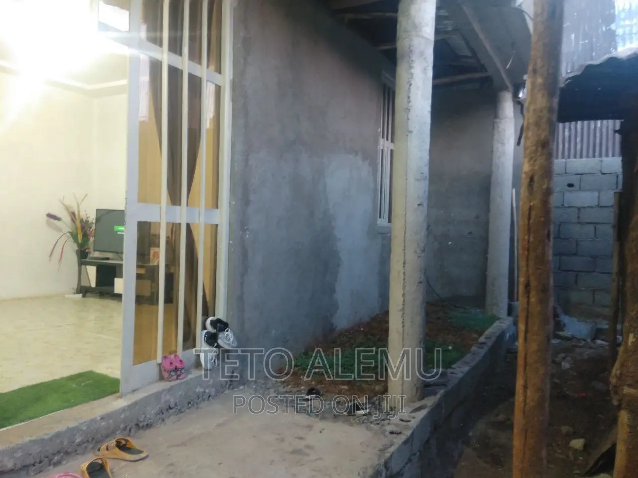 የሚሸጥ ቦታ ለቡ ዋና አስፓልት ላይ