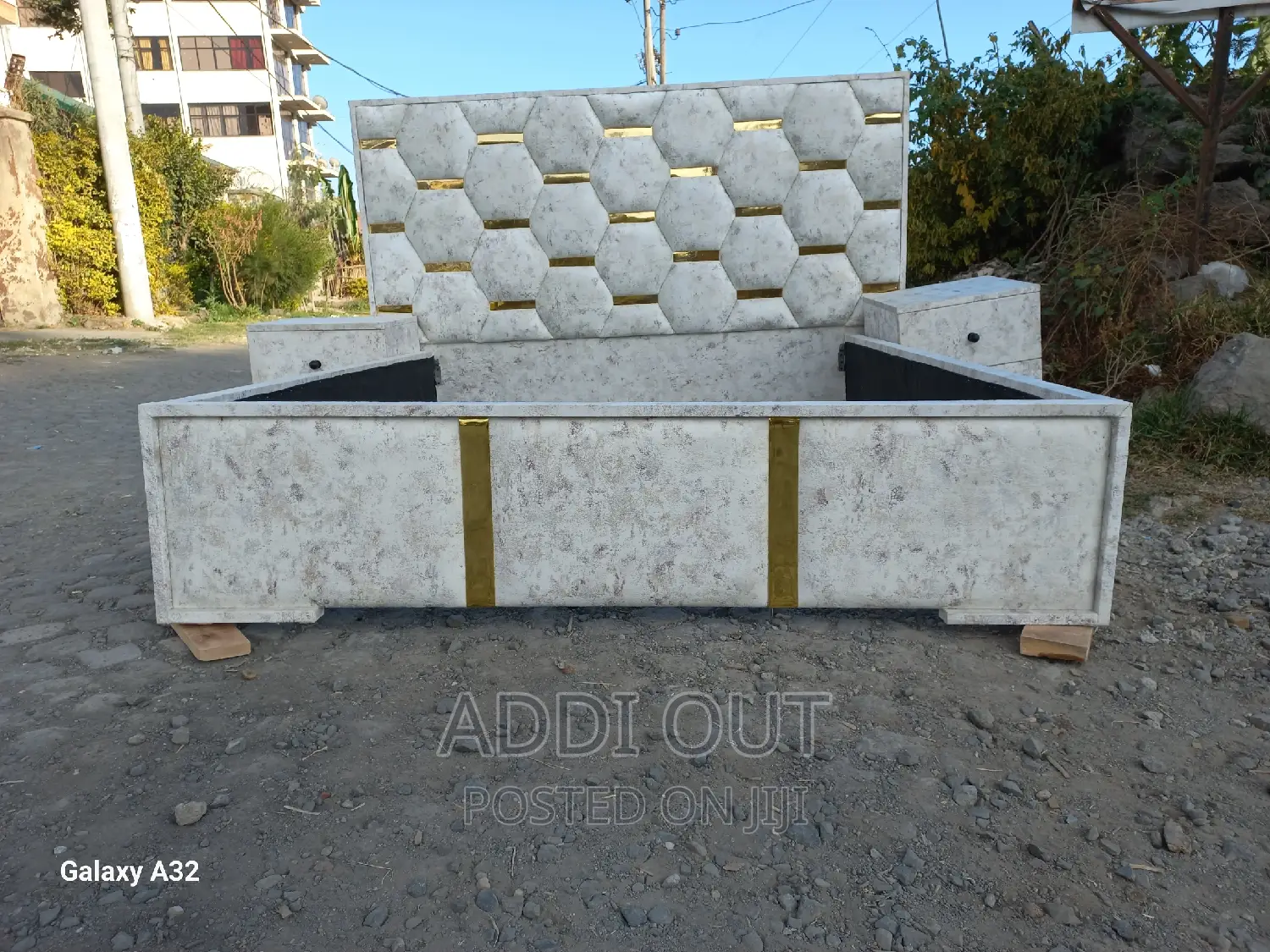 1.80cm Bed/አልጋ