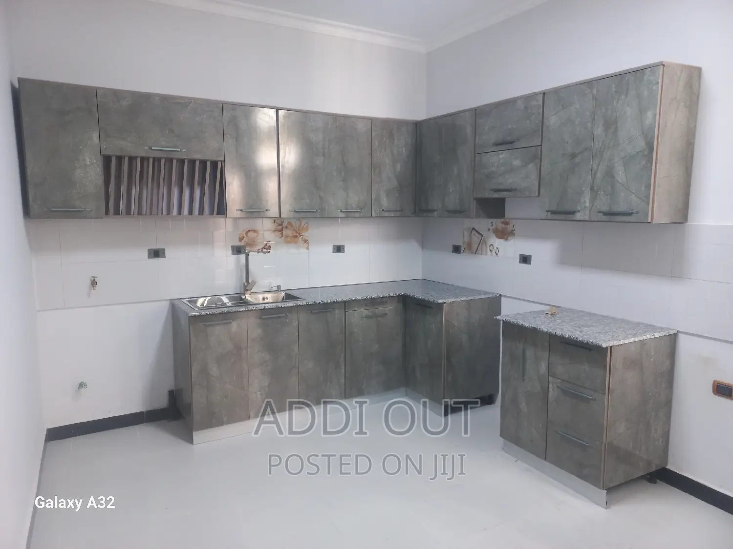 ኪችን በካሬ 10,000