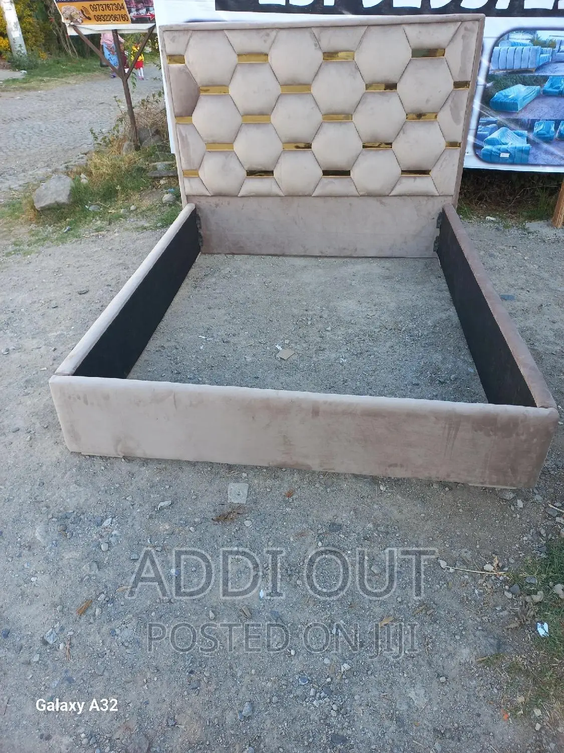 1.50 አልጋ/ Beds