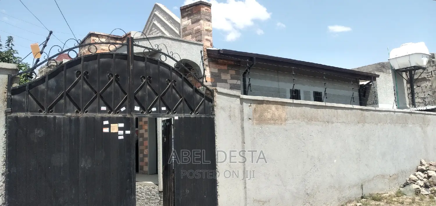 Furnished 4bdrm Villa in 04 General Hospital , Adama for rent