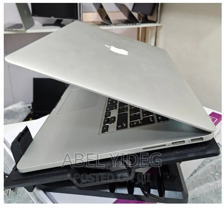 New Laptop Apple MacBook Pro 2015 16GB Intel Core I7 SSD 512GB