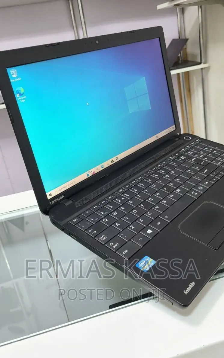 Laptop Toshiba Satellite C665 4GB Intel Core I5 HDD 500GB
