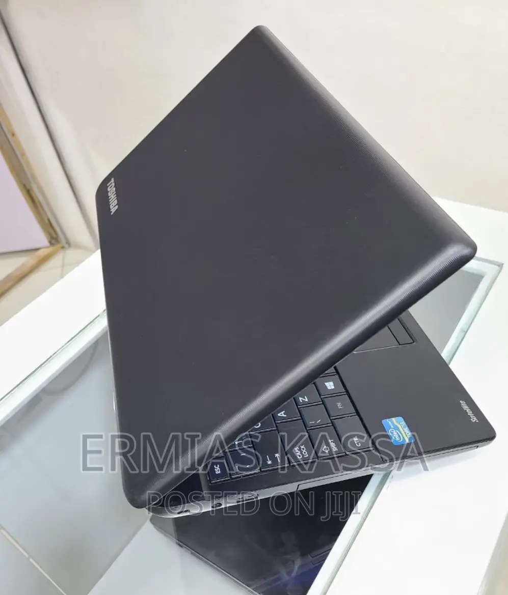 Laptop Toshiba Satellite C665 4GB Intel Core I5 HDD 500GB