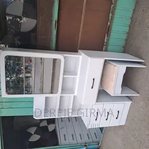 Photo - ድሬሲንግ/መዋቢያ