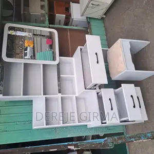 ድሬሲንግ/መዋቢያ