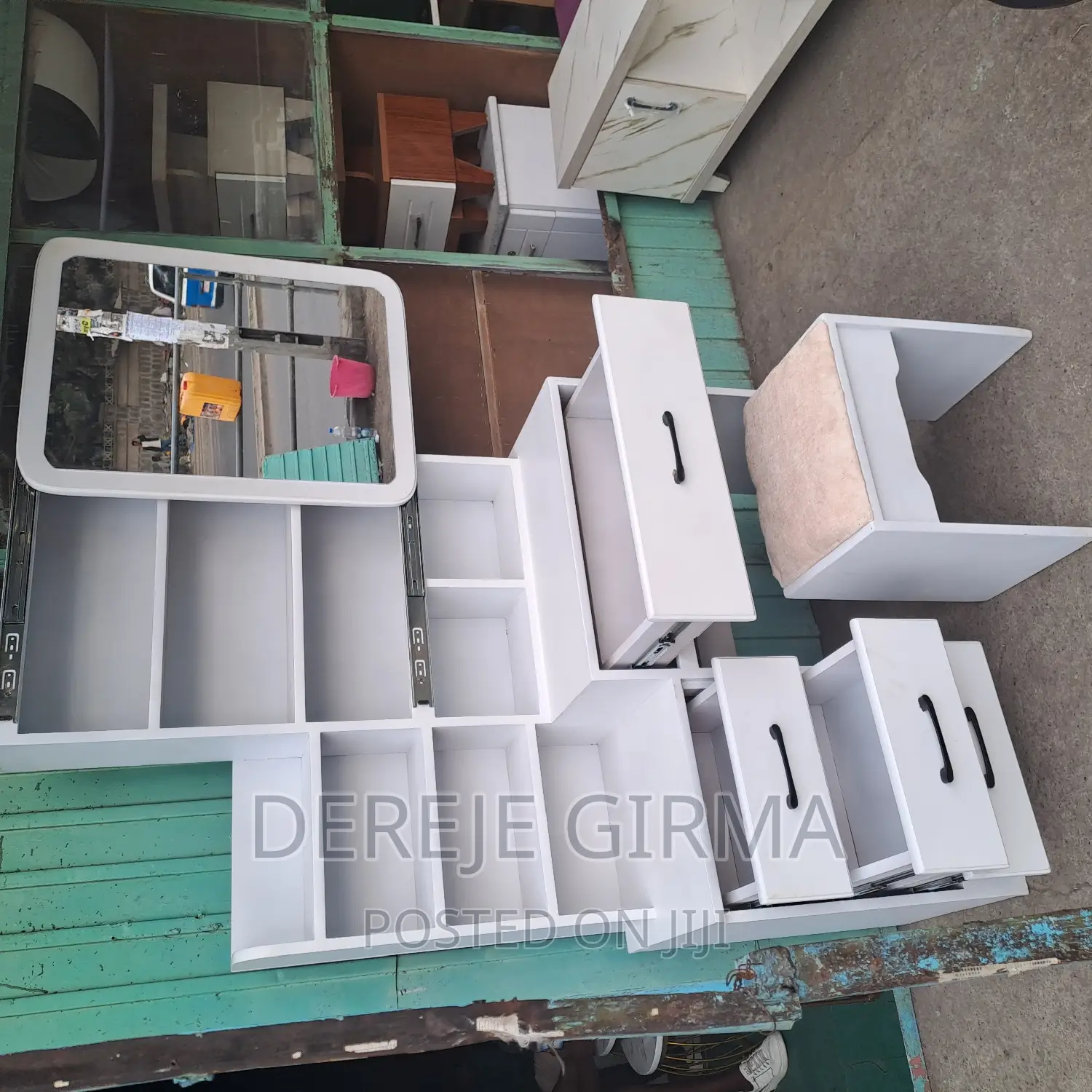 ድሬሲንግ/መዋቢያ