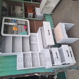 ድሬሲንግ/መዋቢያ