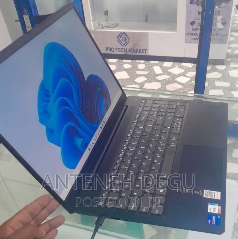 New Laptop Lenovo Flex 5 12GB Intel Core I7 SSD 512GB