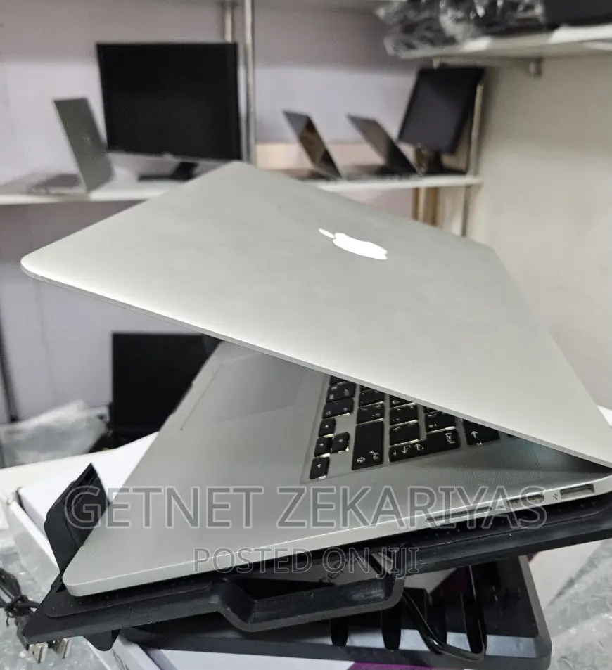 New Laptop Apple MacBook Pro 2015 16GB Intel Core I7 SSD 512GB