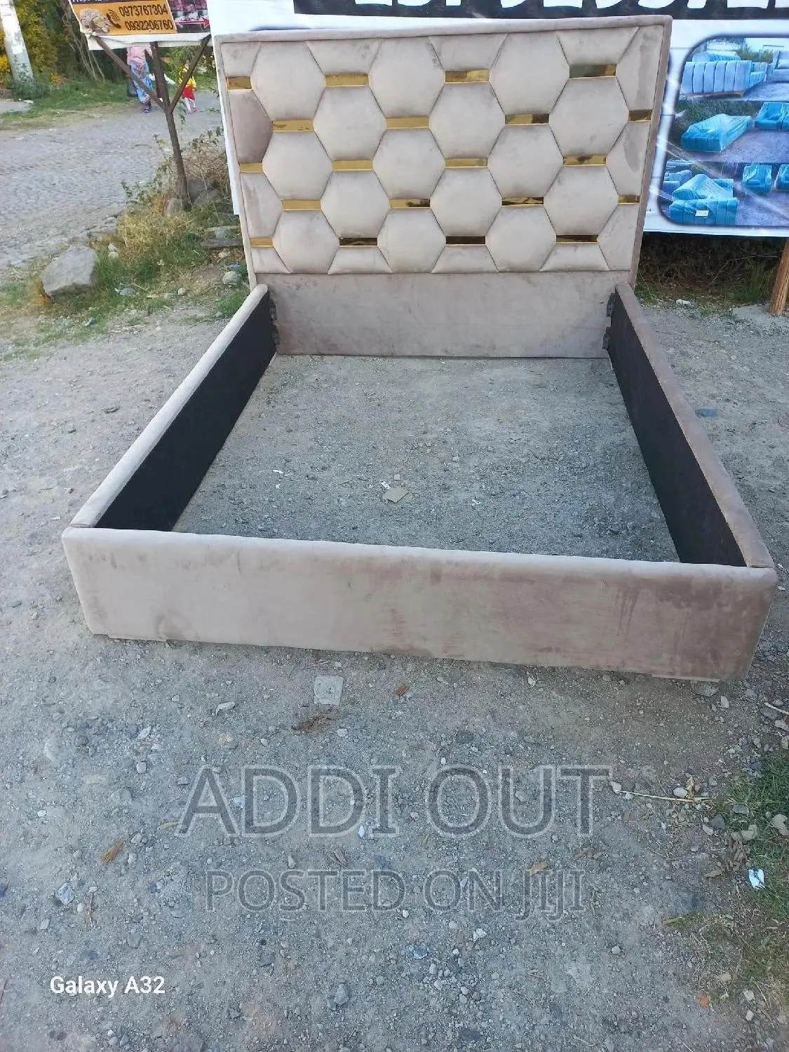 1.50 አልጋ/ Beds