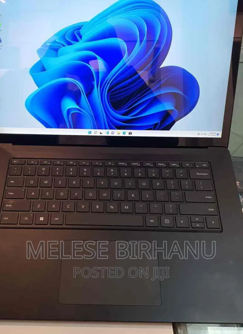New Laptop Microsoft 16GB Intel Core I7 SSD 512GB