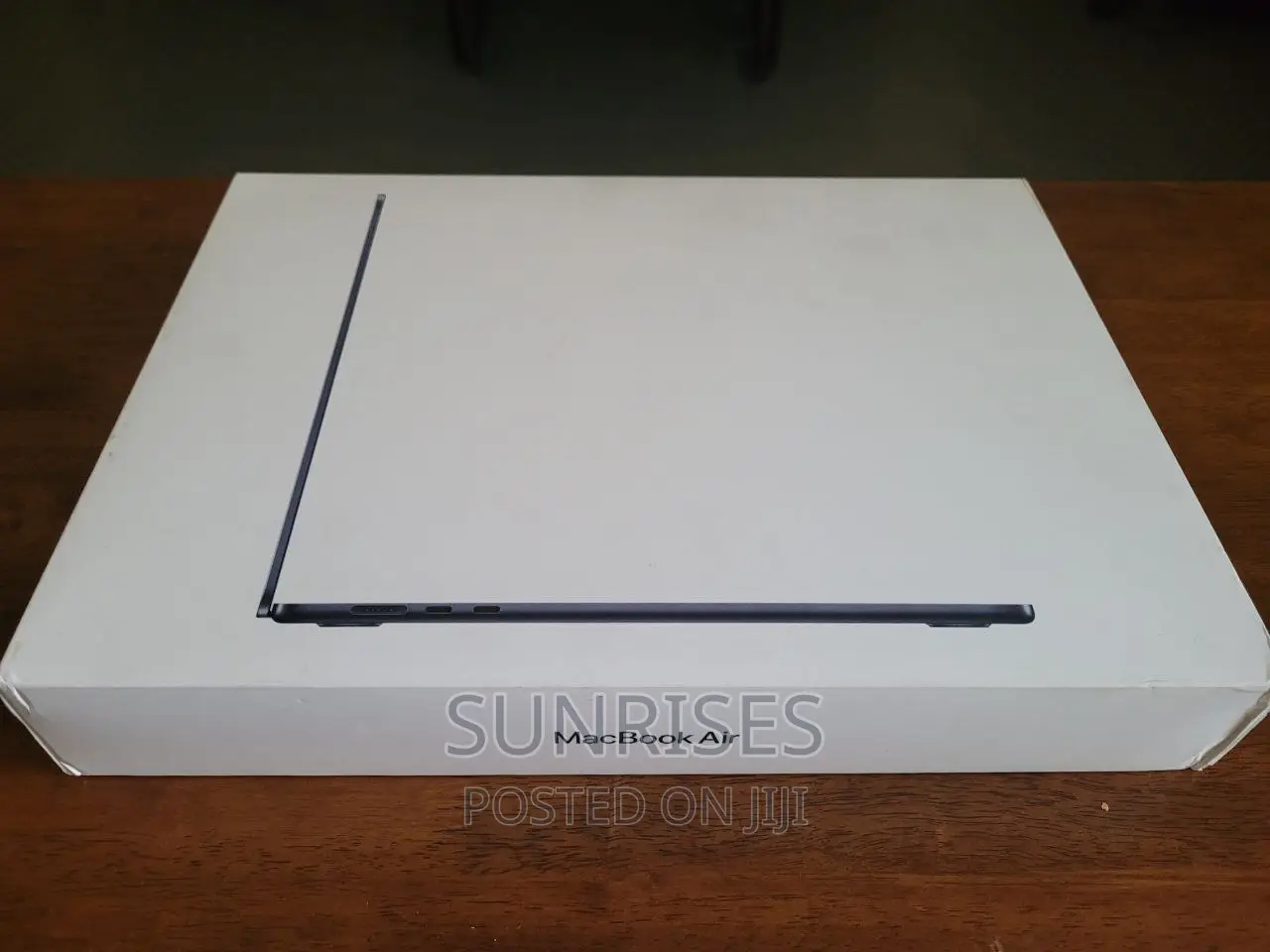 New Laptop Apple MacBook Air 2022 M2 8GB Apple M2 SSD 256GB