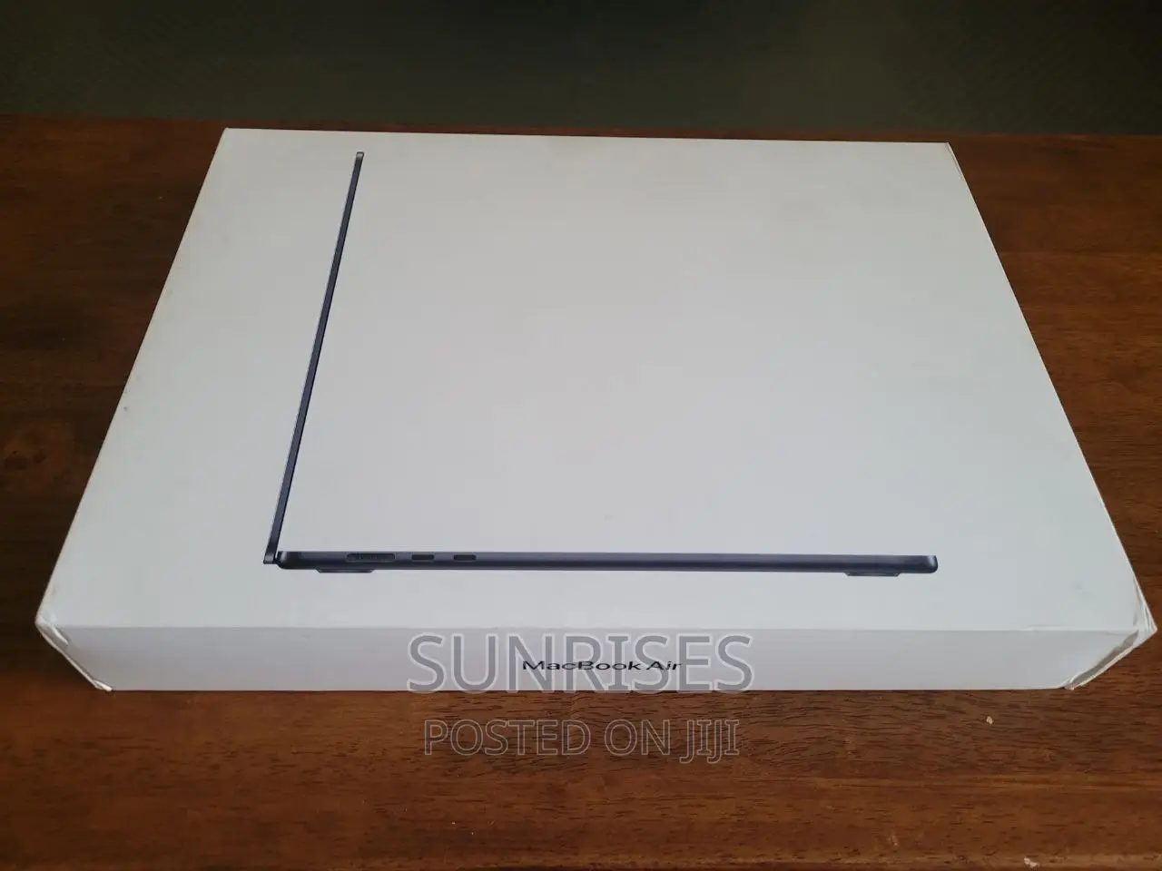 New Laptop Apple MacBook Air 2022 M2 8GB Apple M2 SSD 256GB