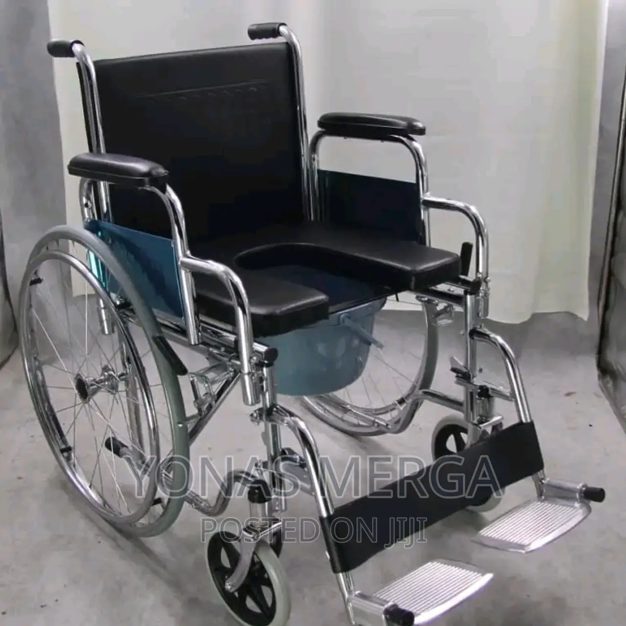Wheelchair Commode Seat Is Durable,Suitable for Indoor Use