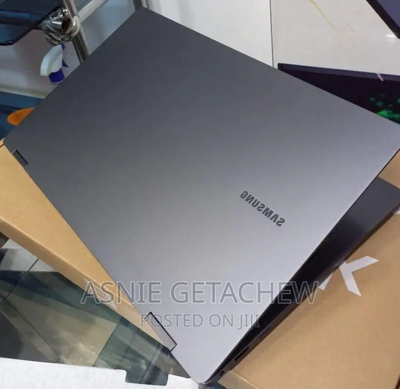 New Samsung Galaxy Book3 360 15 NP750QFG 8GB Intel Core I5 SSD 1T