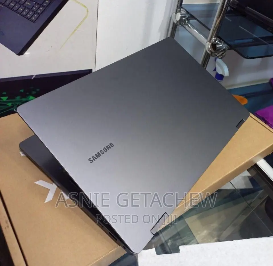 New Samsung Galaxy Book3 360 15 NP750QFG 8GB Intel Core I5 SSD 1T