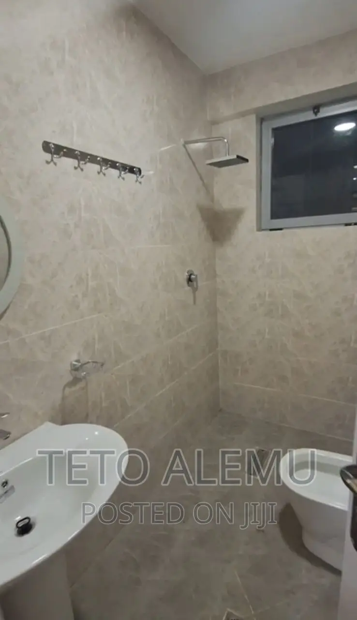 6bdrm House in የሚሸጥ ቤት አያት, Bole for sale