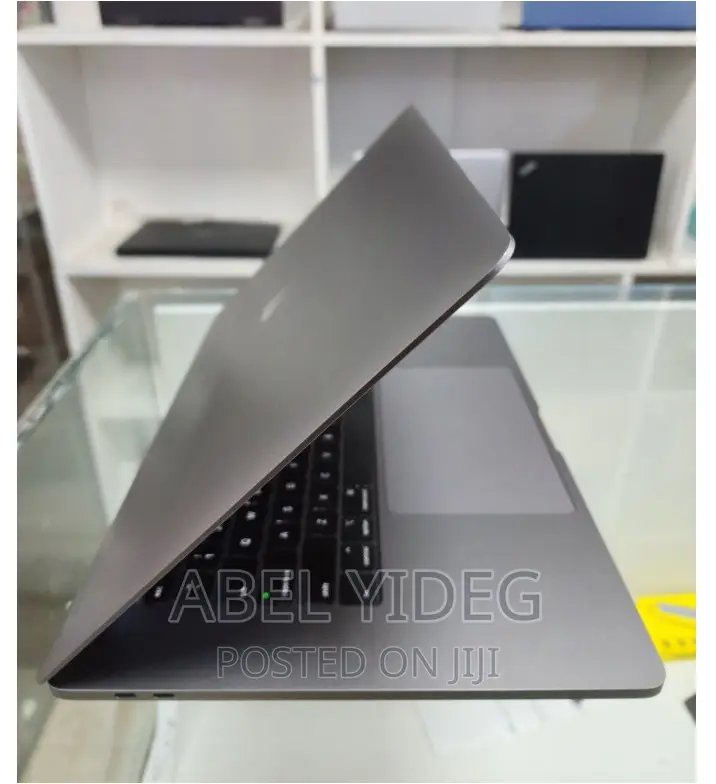 New Laptop Apple MacBook Pro 2019 32GB Intel Core I7 SSD 512GB