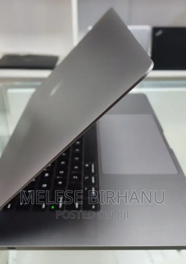 New Laptop Apple MacBook Pro 2019 32GB Intel Core I7 SSD 512GB