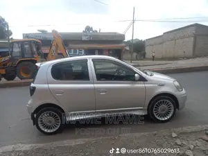 Toyota Vitz 2002 Silver