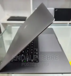 New Laptop Apple MacBook 2019 32GB Intel Core I7 SSD 512GB