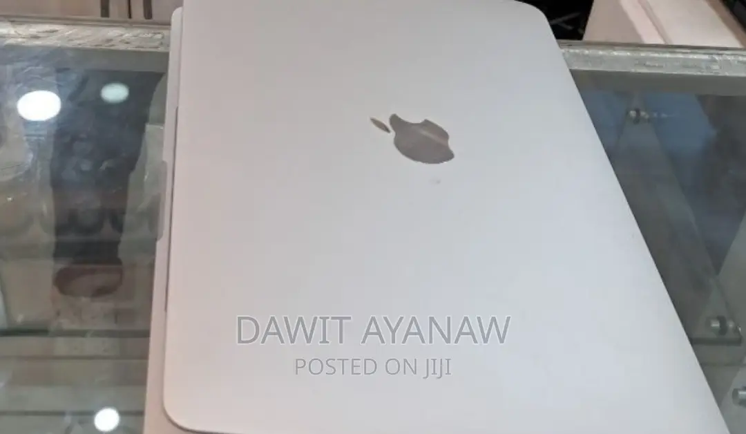 New Laptop Apple MacBook Pro 2019 8GB Intel Core i5 SSD 256GB