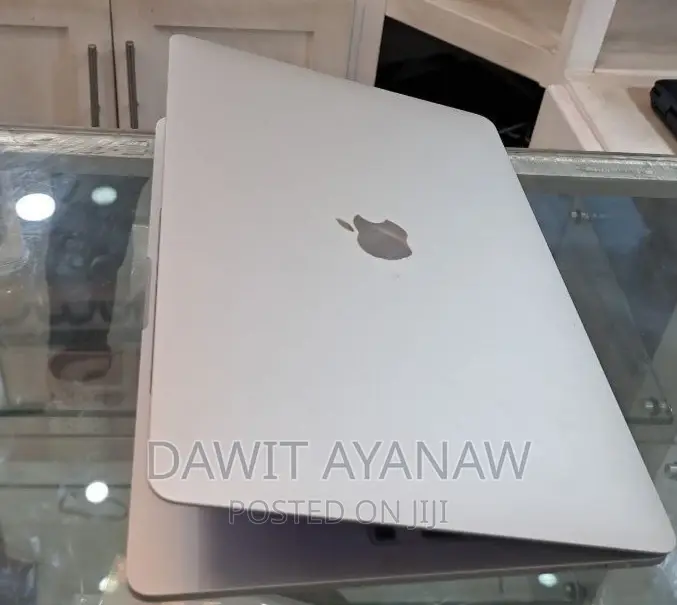 New Laptop Apple MacBook Pro 2019 8GB Intel Core i5 SSD 256GB