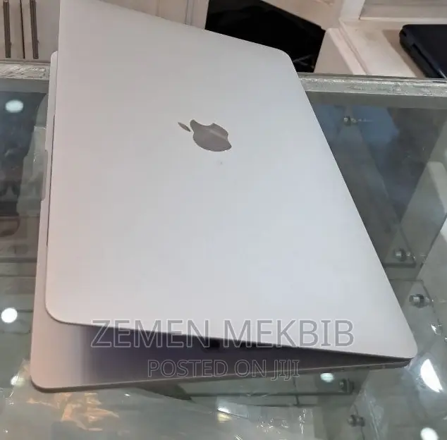 New Laptop Apple MacBook Pro 2015 8GB SSD 256GB