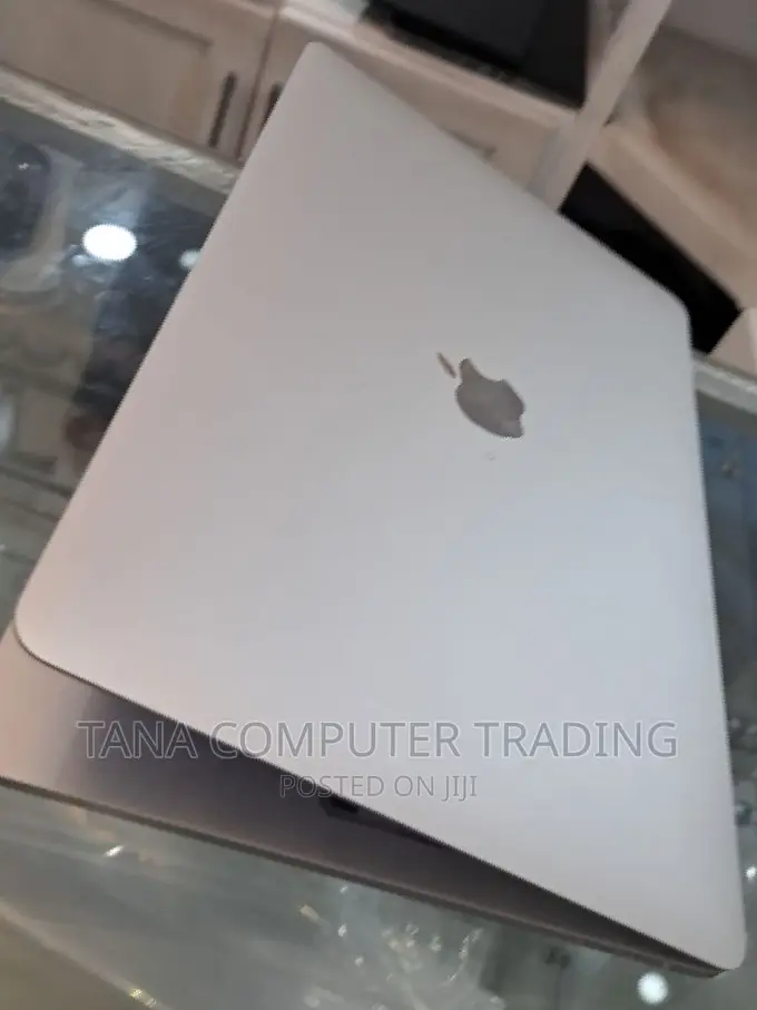 New Laptop Apple MacBook Pro 2019 8GB Intel Core I5 SSD 256GB