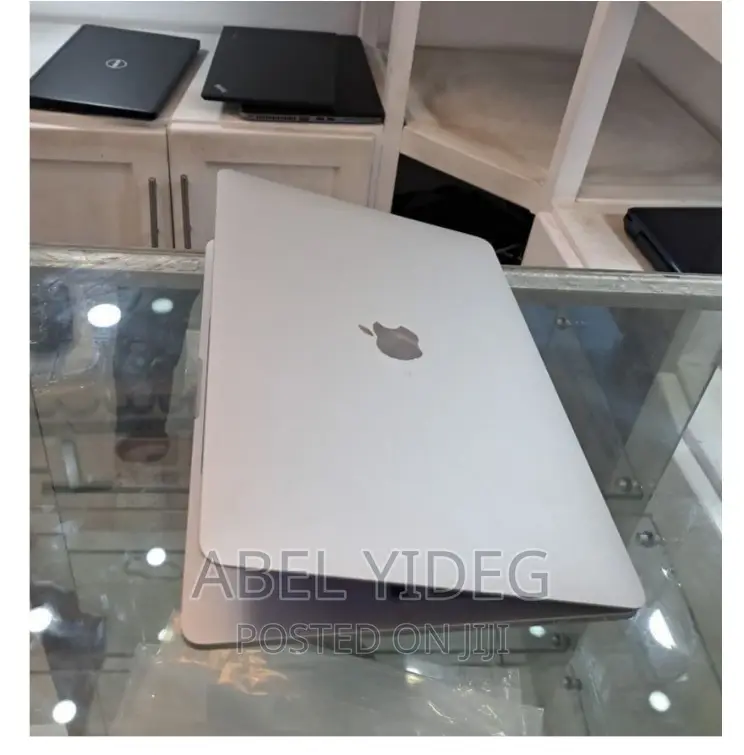 New Laptop Apple MacBook Pro 2019 8GB Intel Core I5 SSD 256GB