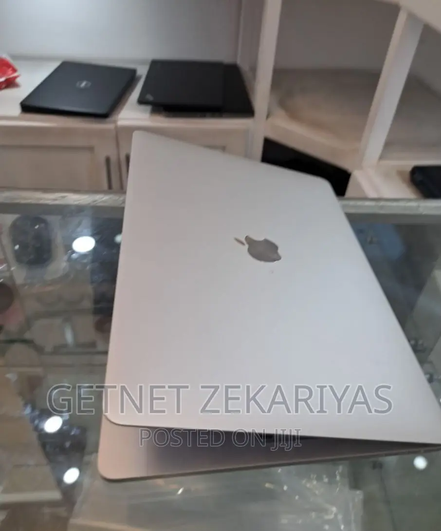 New Laptop Apple MacBook Pro 2019 8GB Intel Core I7 SSD 256GB