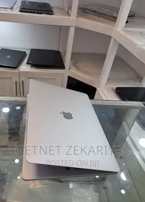 New Laptop Apple MacBook Pro 2019 8GB Intel Core I7 SSD 256GB