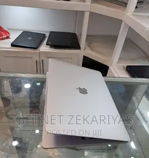 New Laptop Apple MacBook Pro 2019 8GB Intel Core I7 SSD 256GB