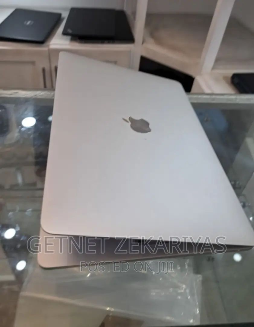New Laptop Apple MacBook Pro 2019 8GB Intel Core I7 SSD 256GB