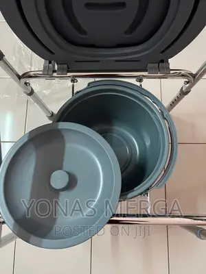 Commode Chair_armrest Removable Plastic for Easy Clean