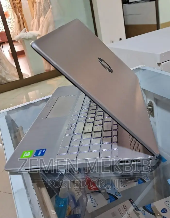 New Laptop HP 16GB Intel Core I7 SSD 512GB