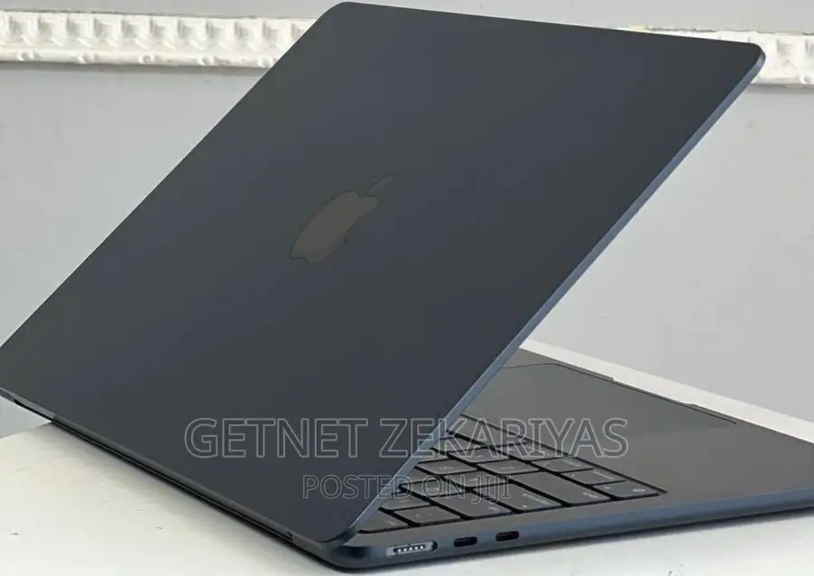 New Laptop Apple MacBook Air 2022 M2 8GB Apple M2 SSD 256GB