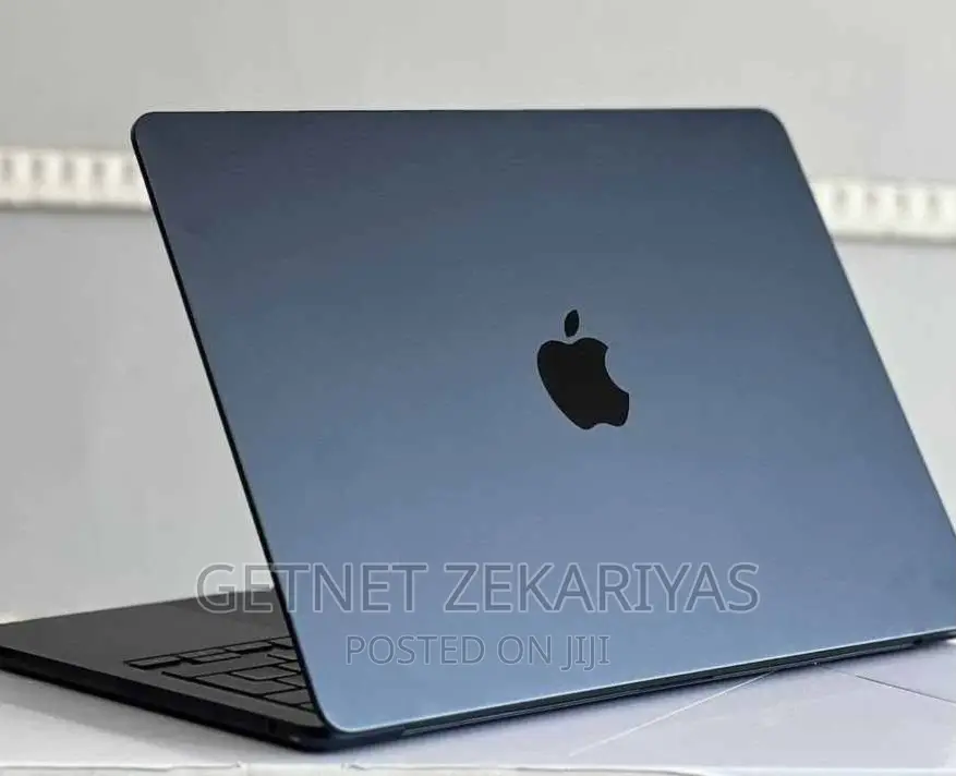 New Laptop Apple MacBook Air 2022 M2 8GB Apple M2 SSD 256GB